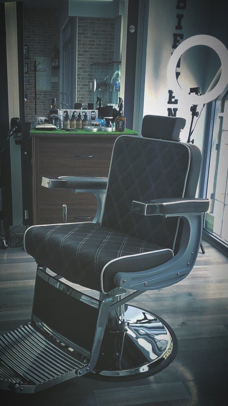Nuestro sillón de barbero, en el corazón de la barbería