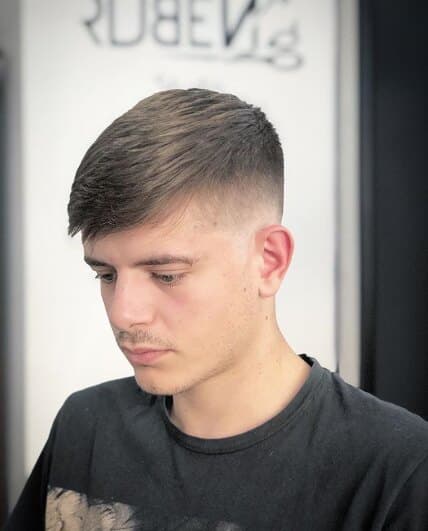 Raya lateral marcada y degradado suave